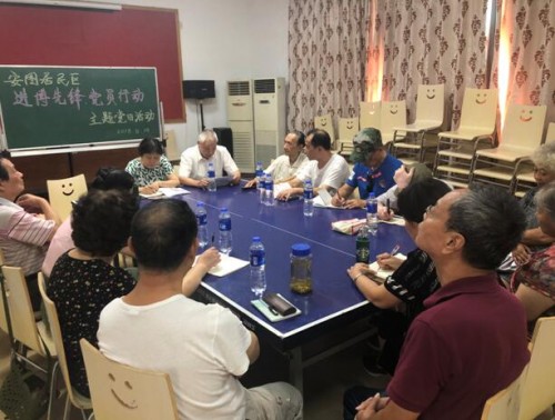 蒋银湘为社区党员骨干上进博会主题党课