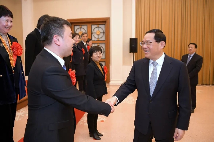 李强龚正会见上海市全国老干部工作先进代表，致以诚挚问候，寄予这些期待