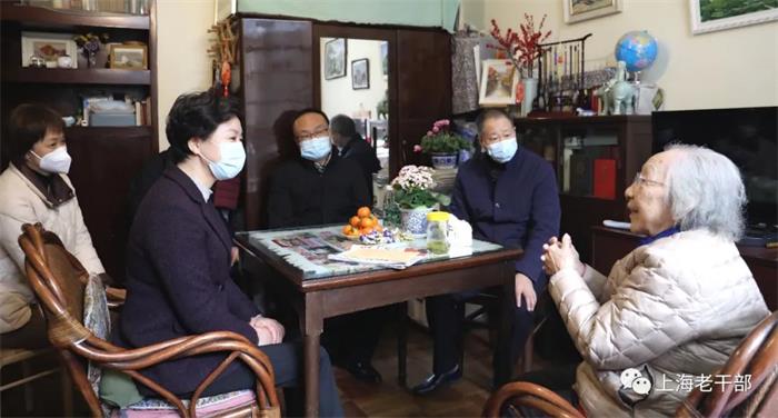 ​把党的关怀送到老同志的心坎上！市委老干部局走访看望离休干部