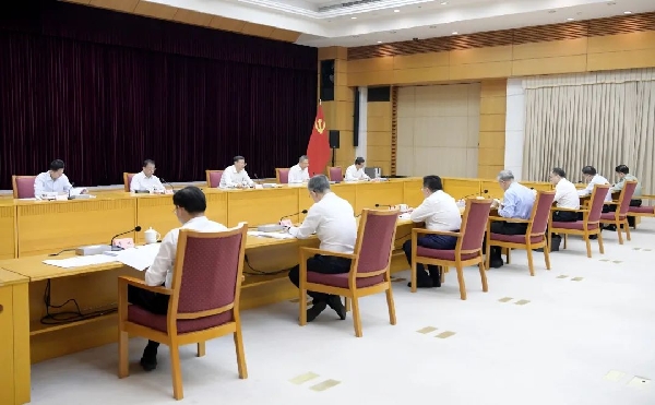 上海市委常委会用一整天时间召开主题教育专题民主生活会