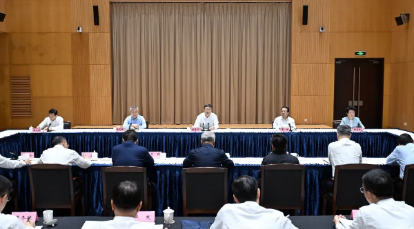 陈吉宁龚正等在市全面从严治党警示教育基地参观学习，出席深入贯彻中央八项规定精神学习教育交流会