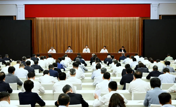 上海市深入贯彻中央八项规定精神学习教育警示教育会举行